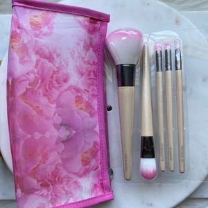 Ecotools Love In Bloom Brush set in a bag